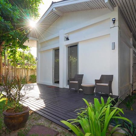 Ban Mok Talay Beachfront Villa Praia de Bang Rak Exterior foto
