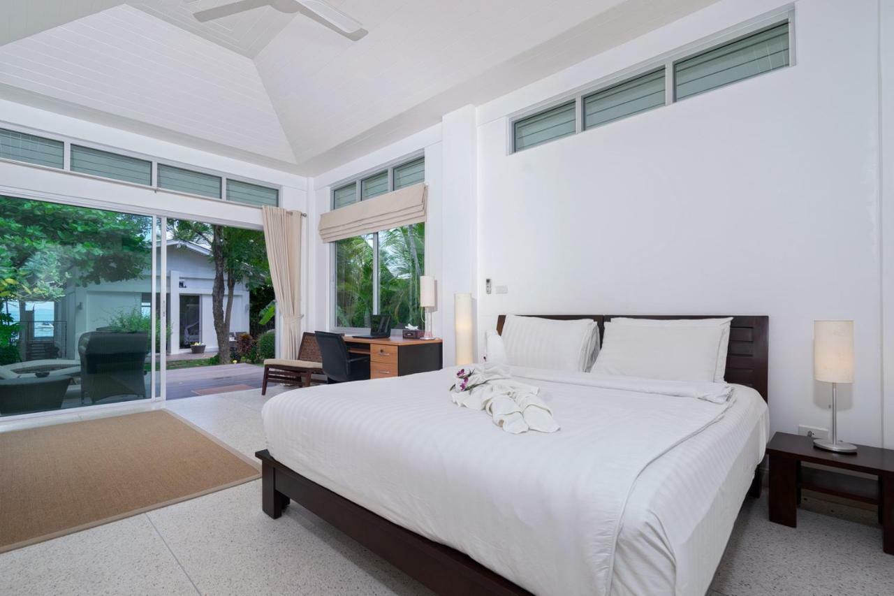 Ban Mok Talay Beachfront Villa Praia de Bang Rak Exterior foto