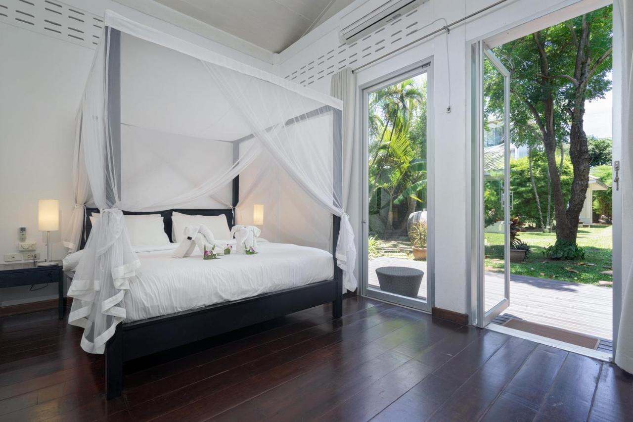 Ban Mok Talay Beachfront Villa Praia de Bang Rak Exterior foto